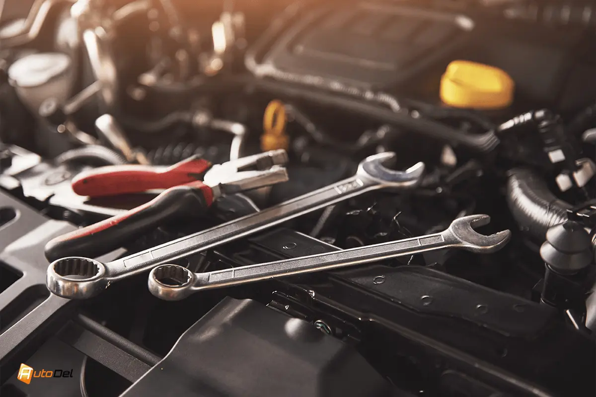 2 chei si un patent pe ,ptotrul unei masini